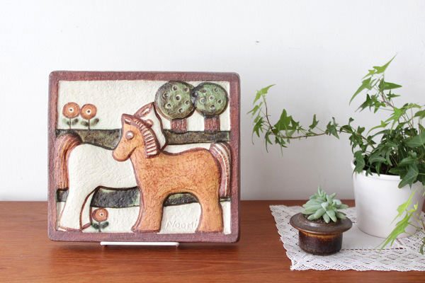 馬　SOHOLM(スーホルム)/Noomi Backhausen 陶版 Soholmスーホルム お馬のカップル 陶板 / Noomi Backhausen