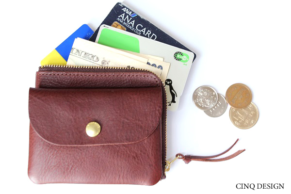 CINQ サンク　　　　　　　　　　　　　　小さめの財布（ダークブラウン）