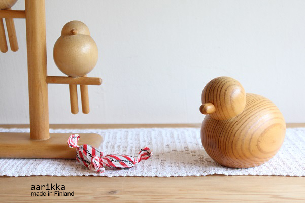 お手軽価格で贈りやすい Aarikka アーリッカ 2羽の鳥の置物 アアリッカ