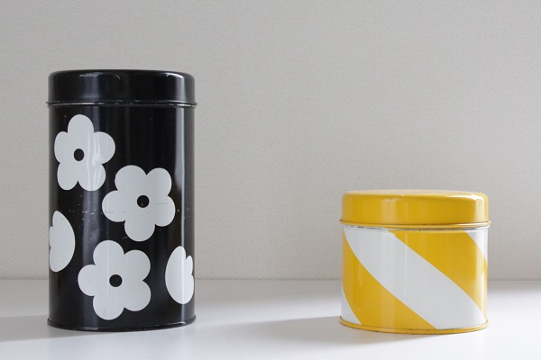 aarikka アーリッカ 花柄 缶 Mサイズ/ ブラック